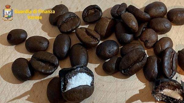 ضبط 500 حبة قهوة محشوة بالكوكايين