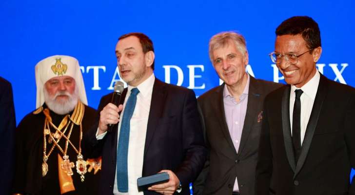 عمر حرفوش يتسلم جائزة الانسانية العالمية" 2024 من أجل السلام في باريس
