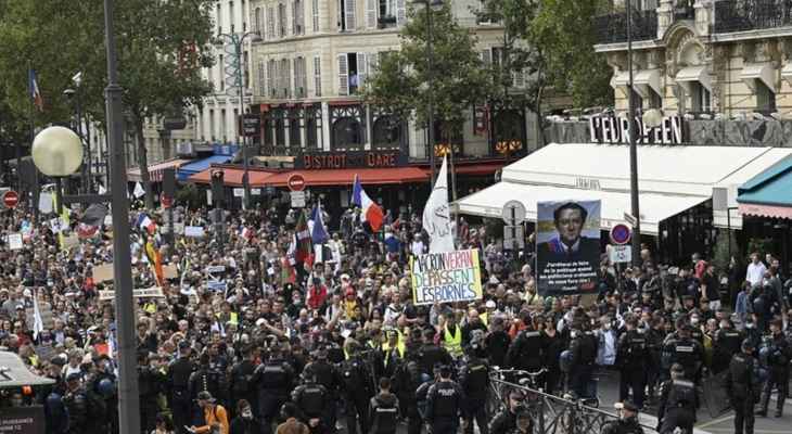 مظاهرات لـ"السترات الصفر" في باريس ضد ماكرون ولوبان