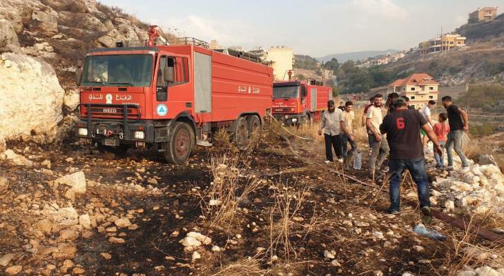 النشرة: إخماد حريق هشير في وادي بلدة كفرحتى شرق صيدا 
