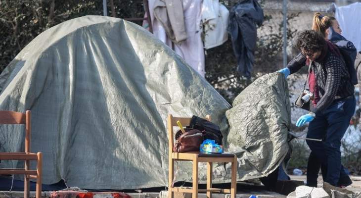 الشرطة الإيطالية تهدم مخيماً رمزياً مؤقتاً للنازحين في روما