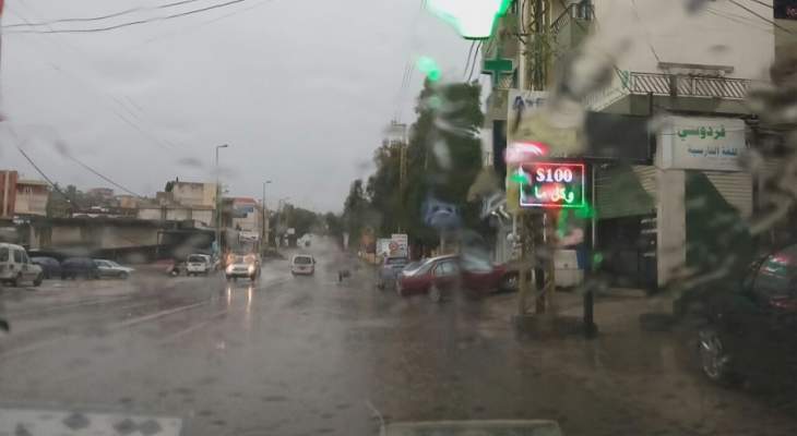 النشرة: تشكُل برك وبحيرات على الطرق بالنبطية ومرجعيون نتيجة الأمطار الغزيرة