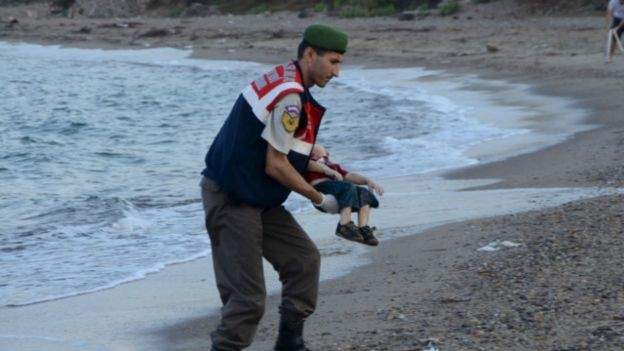 غرق 6 أطفال مهاجرين قبالة السواحل التركية 