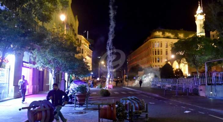 الهدوء الحذر يعود الى وسط بيروت بعد المواجهات التي حصلت بين القوى الأمنية والمحتجين
