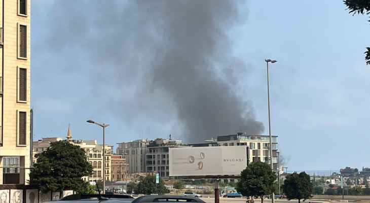 اندلاع حريق كبير في مبنى "Kidz Mondo" عند الواجهة البحرية في بيروت