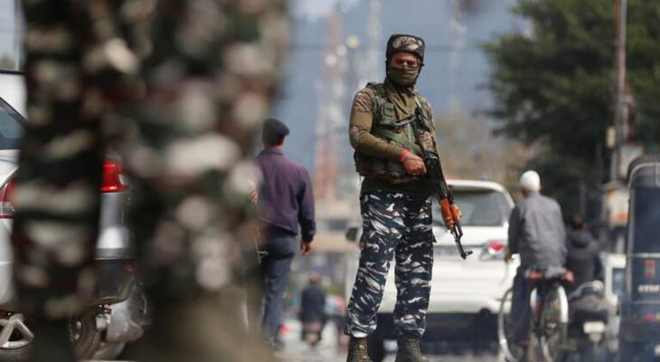 شرطة كشمير: العمال المهاجرين سينقلون إلى معسكرات الجيش والشرطة لحمايتهم