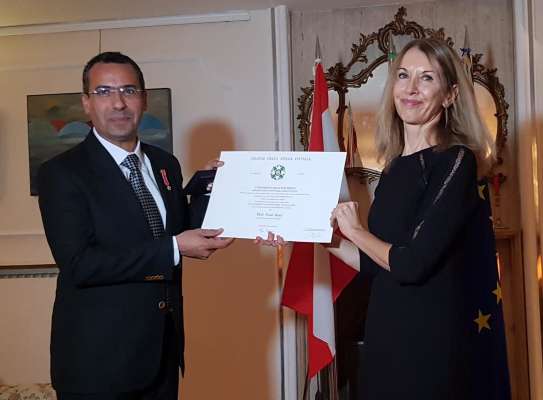 سفيرة إيطاليا قلدت نزار هاني وسام "نجمة إيطاليا" من رتبة فارس لجهوده بالحفاظ على محمية أرز الشوف