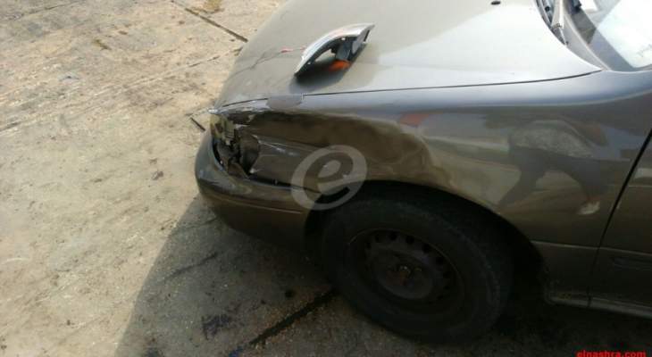 النشرة: حادث تصادم بين سيارة وشاحنة على طريق الشويفات