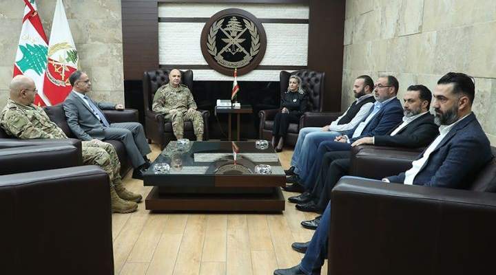 قائد الجيش التقى وفدا من عائلة علاء أبو فخر شكره على مواساته واهتمامه
