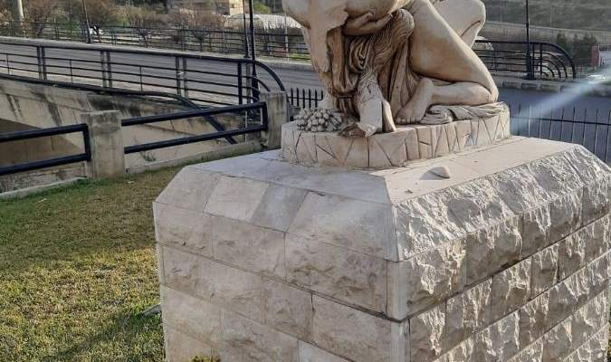 قوى الأمن: توقيف شخص في وادي الزينة حطّم تماثيل في حديقة بلدية الرميلة