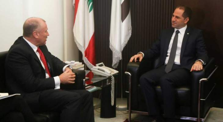 مايلز: لضرورة مساعدة لبنان على تحمل العبء الذي يشكله النزوح السوري 