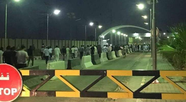 قوات فضّ الشغب العراقية تدخل مطار النجف لإخراج المتظاهرين