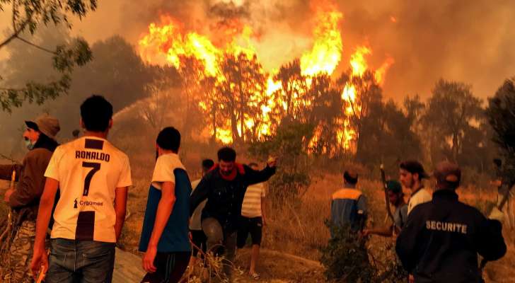 وسائل إعلام جزائرية: وفاة 25 شخصًا نتيجة الحرائق في ولاية الطارف شرقي البلاد