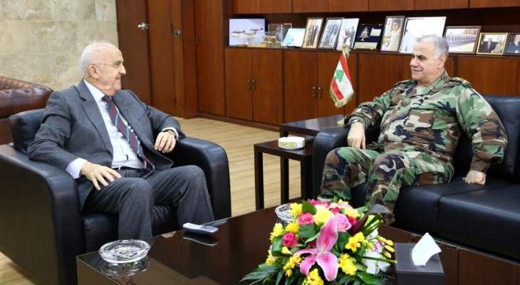قائد الجيش بحث مع وزير الدفاع الأوضاع الأمنية في البلاد