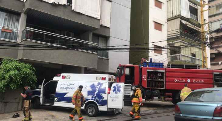 الدفاع المدني: إخماد حريق داخل مستودع لتخزين مستحضرات التجميل في أدونيس بكسروان