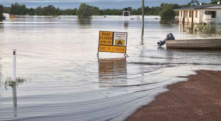 الشرطة الأسترالية دعت إلى إخلاء مدينة في شمالي شرق البلاد بسبب خطر الفيضانات