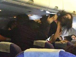 شجار في طائرة بسبب بكاء طفل