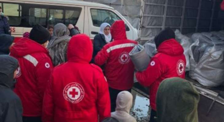الصليب الاحمر يجلي نازحين سوريين من مخيماتهم نتيجة الامطار الغزيرة