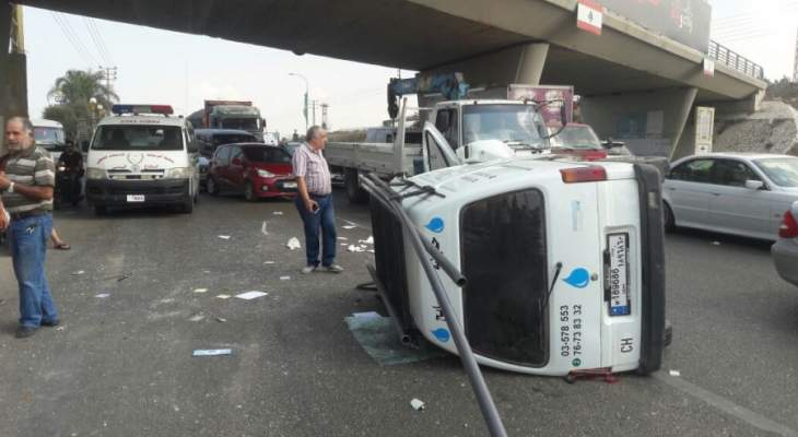 النشرة: سقوط 3 جرحى بحادث سير مروع على اوتوستراد الزهراني  