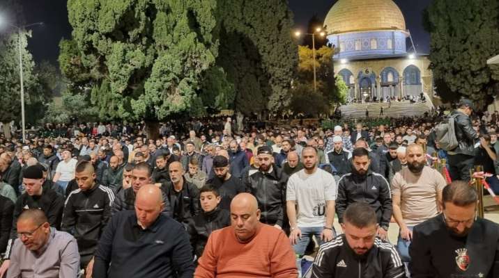 70 ألف فلسطيني أدوّا صلاتي العشاء والتراويح في المسجد الأقصى