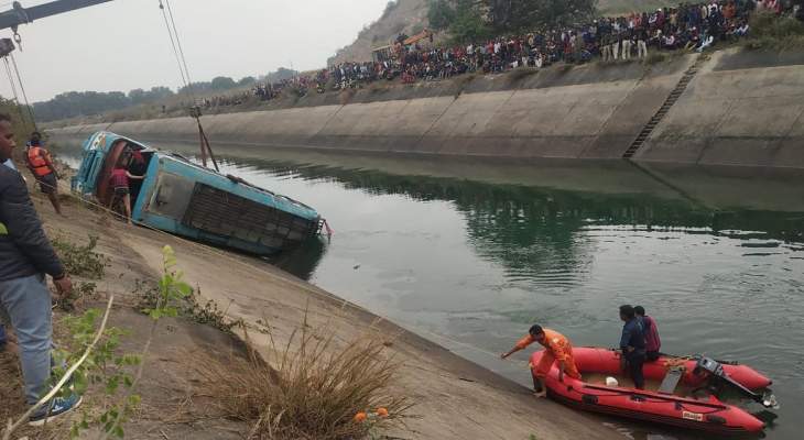 مقتل 39 شخصا على الأقل نتيجة حادث سقوط حافلة في قناة بوسط الهند