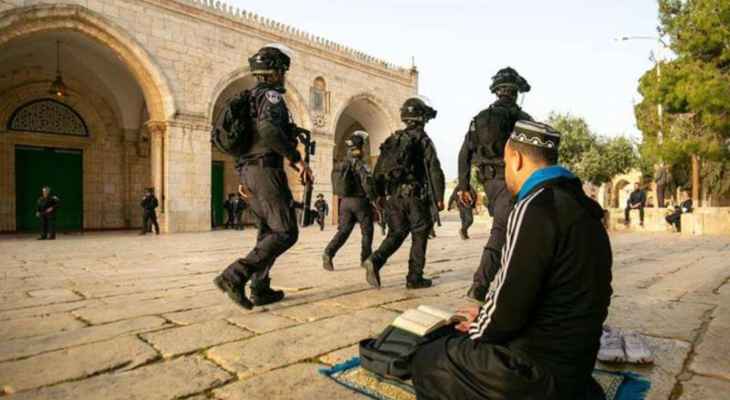 الشرطة الإسرائيلية تعاود اقتحام المسجد الأقصى