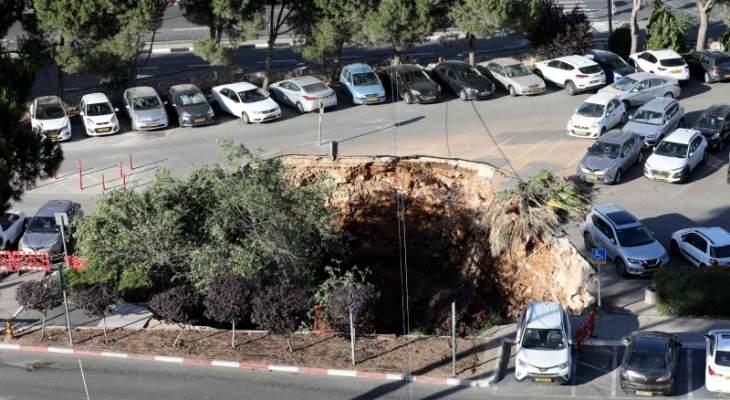 انهيار أرضي يبتلع عدة سيارات في مرآب مستشفى إسرائيلي
