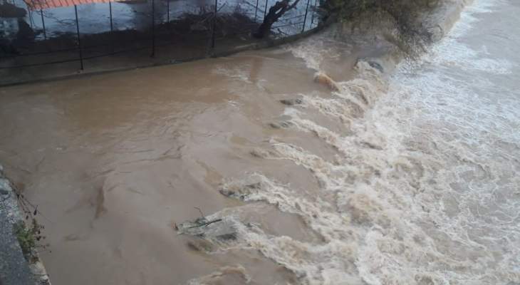 النشرة: ارتفاع منسوب مياه نهر الحاصباني نتيجة الأمطار الغزيرة