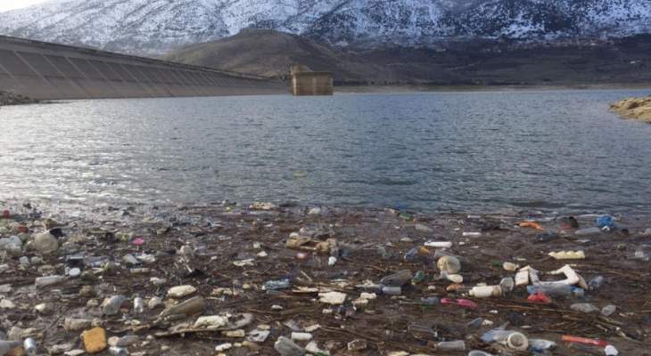 النشرة: ارتفاع منسوب نهر الليطاني أدى الى جرف النفايات لبحيرة القرعون