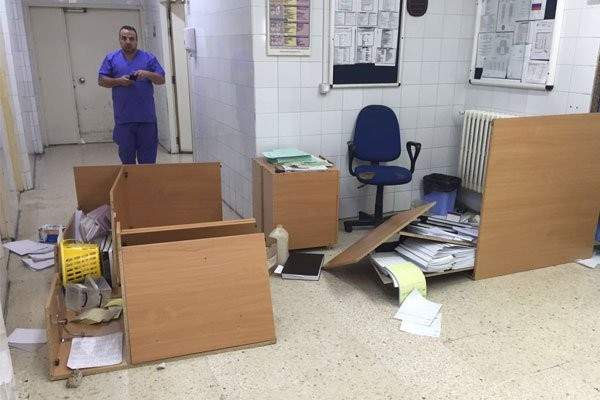الاعتداء على طوارىء المستشفى الاسلامي في طرابلس وتكسير معظم موجوداتها