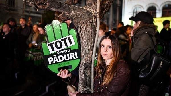 مسيرات في العاصمة الرومانية بوخارست احتجاجا على قطع الأشجار