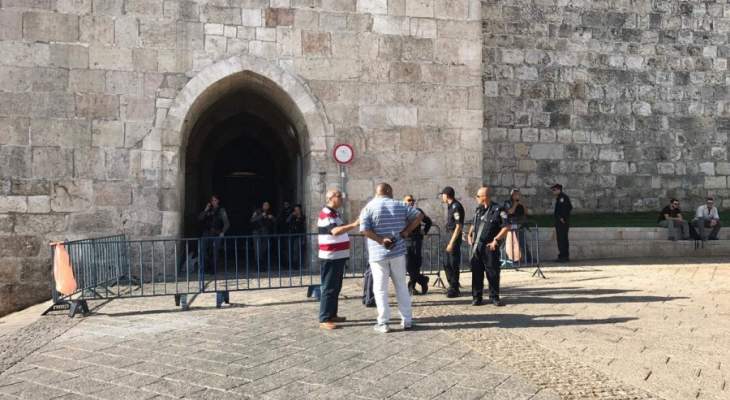 الشرطة الاسرائيلية تحتجز حراس المسجد الاقصى وتصادر هواتفهم المحمولة