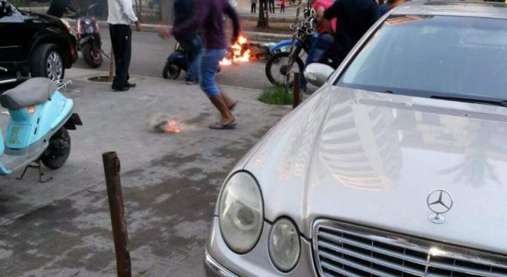 النشرة: شابا احرق دراجته النارية وفرّ بعد مصادرتها من قبل قوى الامن