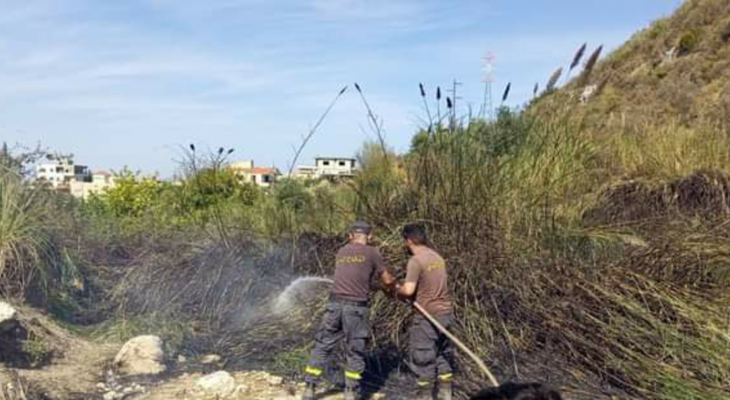 الدفاع المدني أخمد حريقاً في خراج بلدة القرقف العكارية