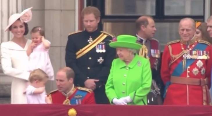 الملكة إليزابيث وبخت الأمير ويليام أمام الناس