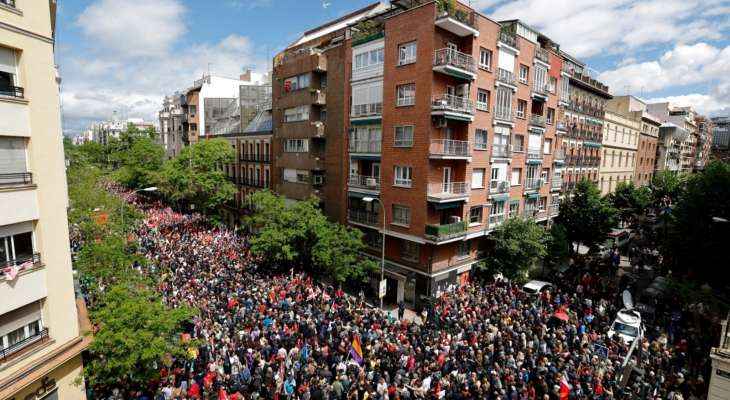مظاهرات في مدريد لحضّ رئيس وزراء إسبانيا على عدم الاستقالة إثر فتح تحقيق بحق زوجته