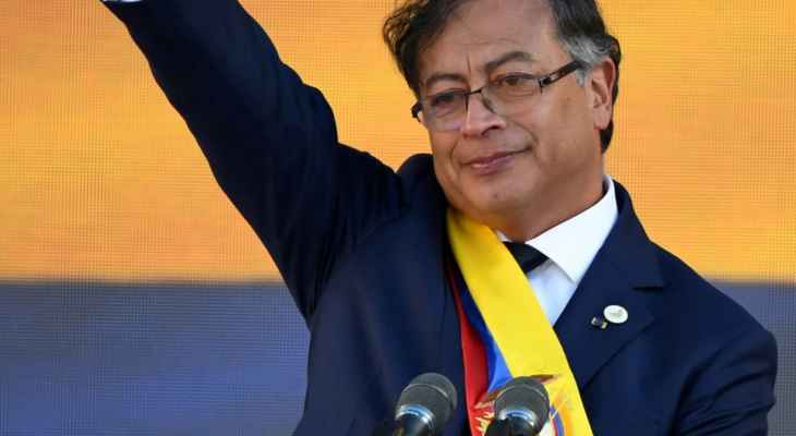 غوستافو بيترو أول رئيس يساري في تاريخ كولومبيا يؤدي اليمين الدستورية