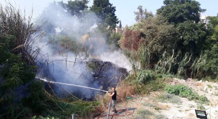 النشرة: اخماد حريق كبير داخل بستان عنتر في القياعة في منطقة صيدا