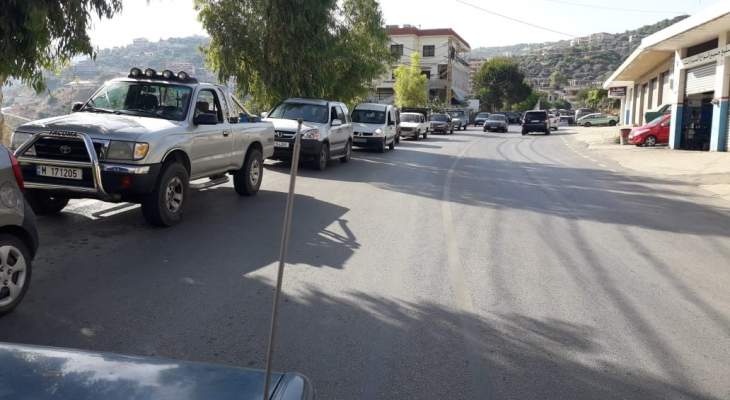 النشرة: طوابير سيارات على محطات الوقود سببت ازدحاما عند مدخل حاصبيا