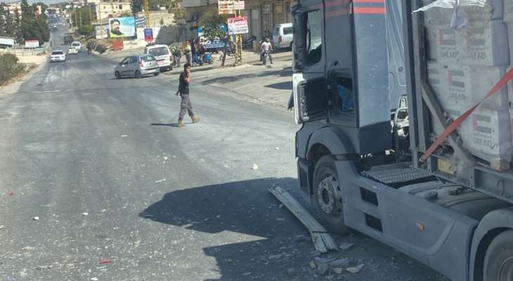 النشرة: الغارة على بلدة العين استهدفت محلات الواح الطاقة الشمسية وتضررت احدى الشاحنات