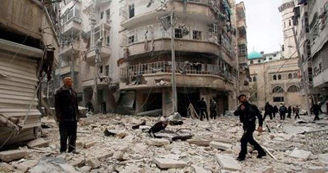 المرصد السوري: مقتل 15 شخصا بقصف للنظام على حلب ببرميلين متفجرين