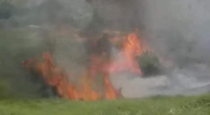 النشرة: الدفاع المدني يعمل على إخماد حريق في حقل بخراج بلدة القليعة