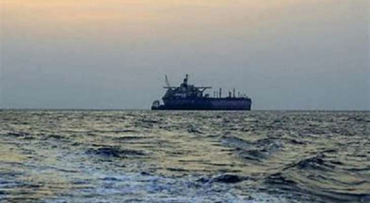 هيئة التجارة البحرية البريطانية: بلاغ عن انفجارين قرب سفينة تجارية على بعد 82 ميلا بحريا جنوبي عدن اليمنية