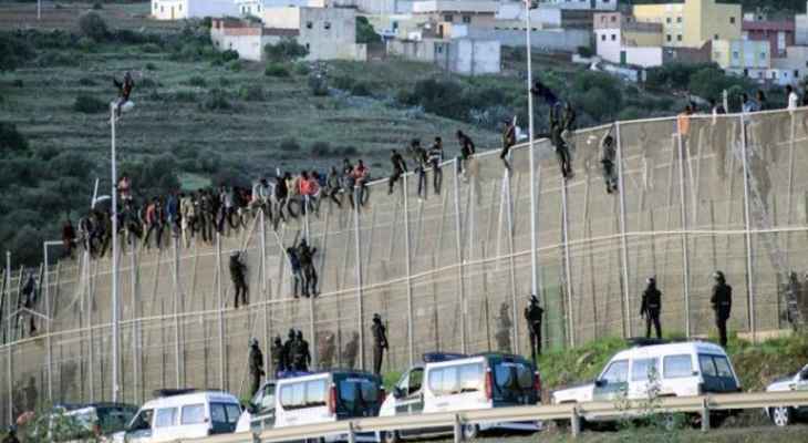 سلطات إسبانيا: مئات المهاجرين يصلون إلى جيب مليلية عبر سياج حدودي مع المغرب