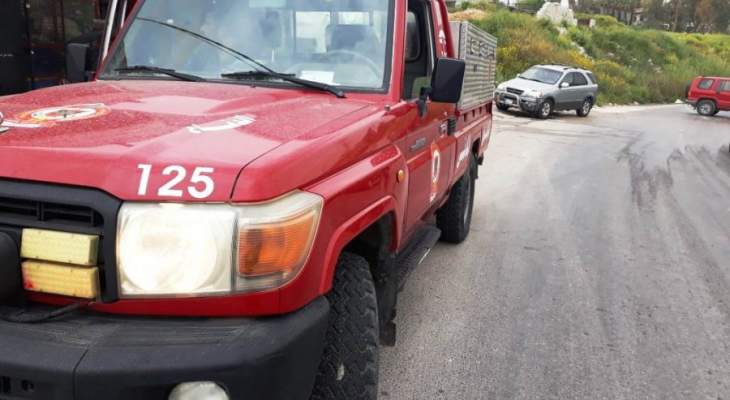 الدفاع المدني: إخماد حريق حافلة صغيرة في معروب- صور والأضرار مادية