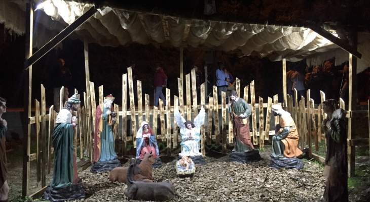 إضاءة مغارة الميلاد وزينة العيد في جدّايل