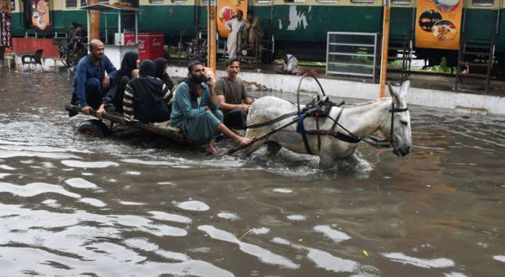 Pakistani authorities ask for international assistance after floods that killed more than 800 people