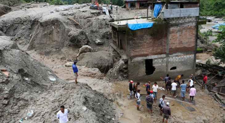 مقتل 14 شخصا وفقدان 10 آخرين بانهيار أرضي في نيبال