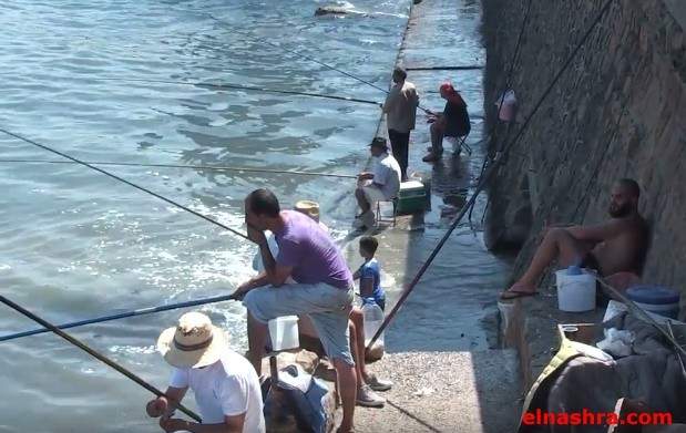 صيد الأسماك من مجاري الصرف الصحي في عين المريسة: من يحمي المواطن؟