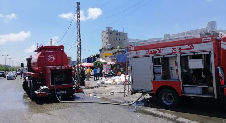 إطفاء بيروت: إخماد حريق محل ومستودع أدوات تنظيف وتعقيم عند مدخل بيروت الشمالي